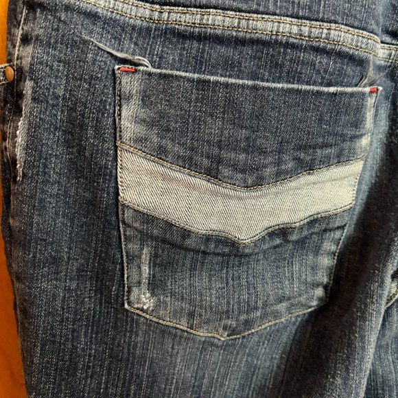 Tommy Hilfiger Women's Capri Jeans‎ with Cuffs - Picture 7 of 13